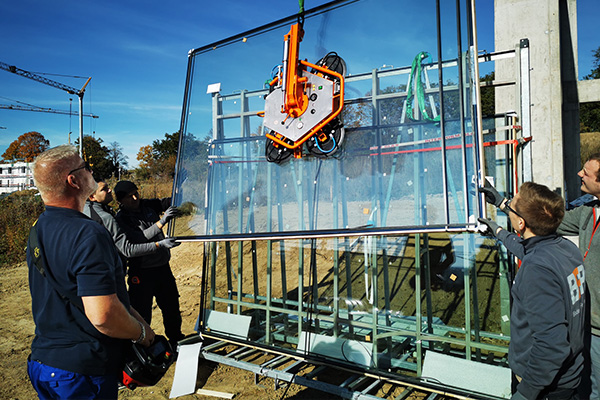 Heben von 400kg Glasscheiben mit Glassauger- Kein Problem