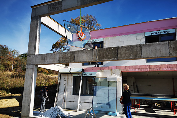 Heben von 400kg Glasscheiben mit Glassauger- Kein Problem
