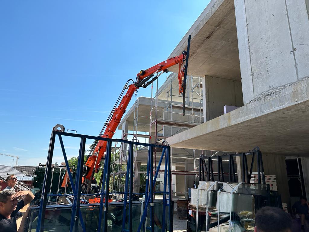 Aufbau Stahlhallenelemente mit Minikran
