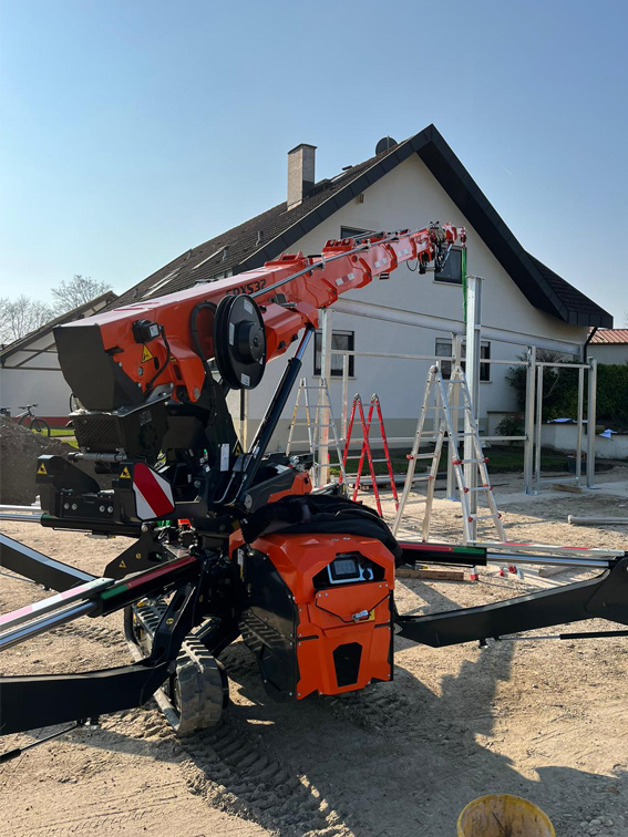 Aufbau Stahlhallenelemente mit Minikran
