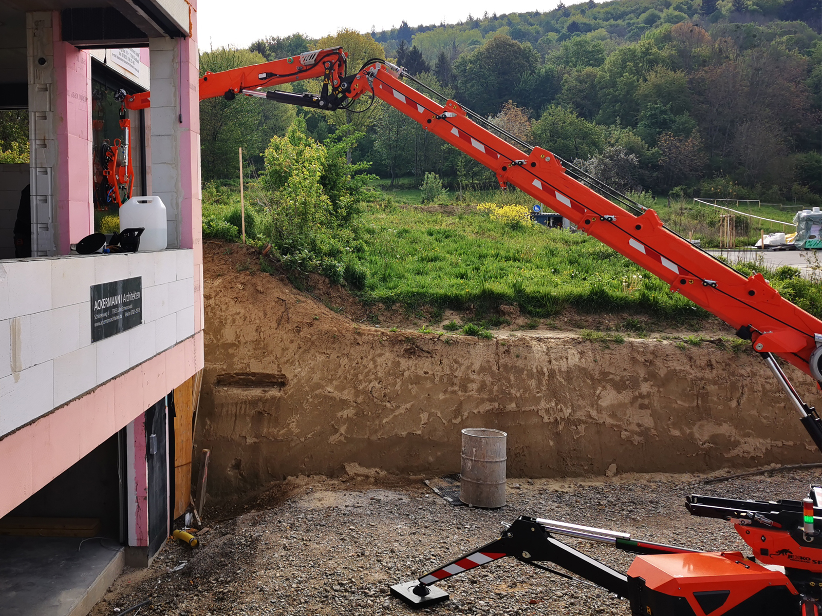 Positionierung von schweren Scheiben im Rohbau
